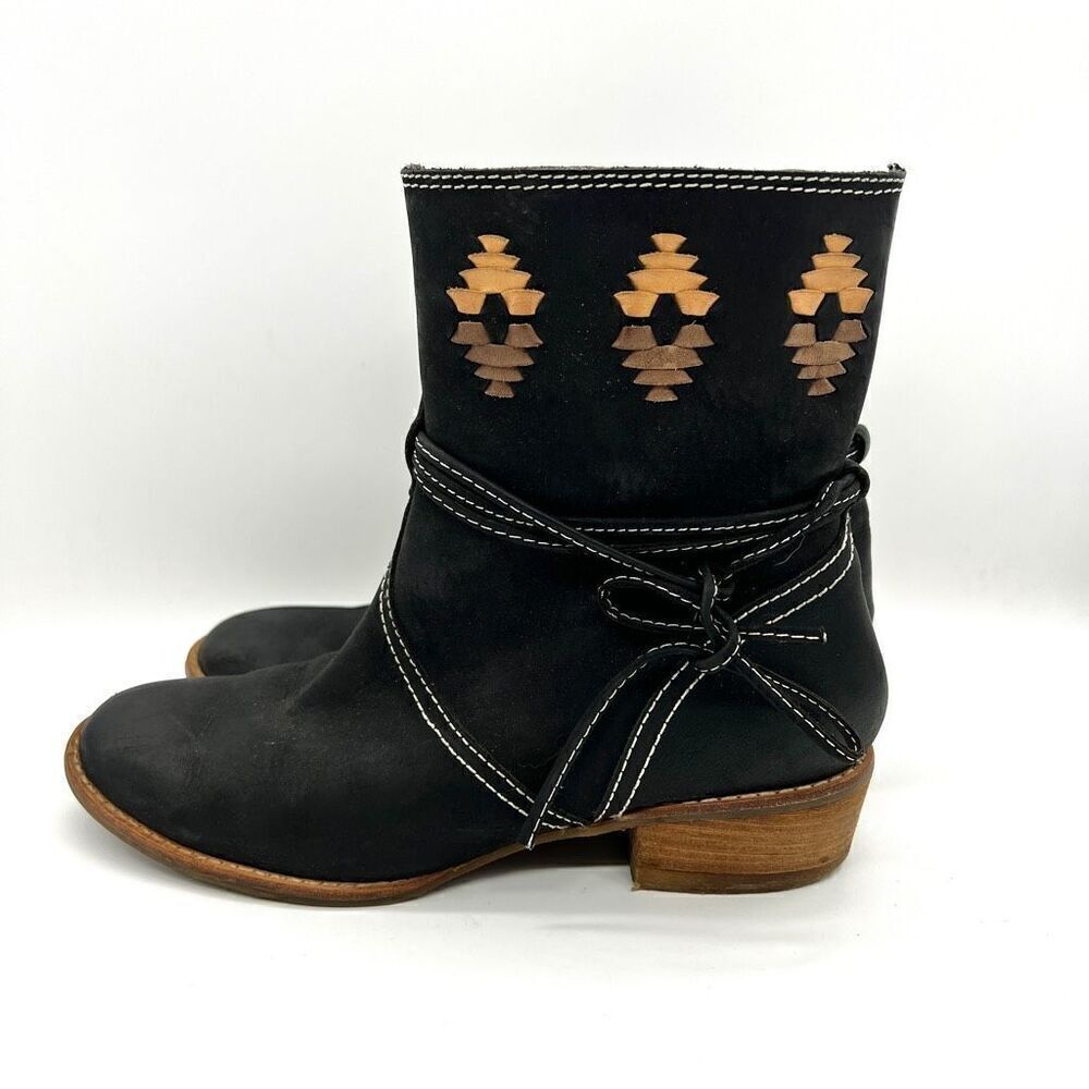 Kensie Bindi Pull On Leather Western Ankle Boot Black with Tan Aztec Design Size